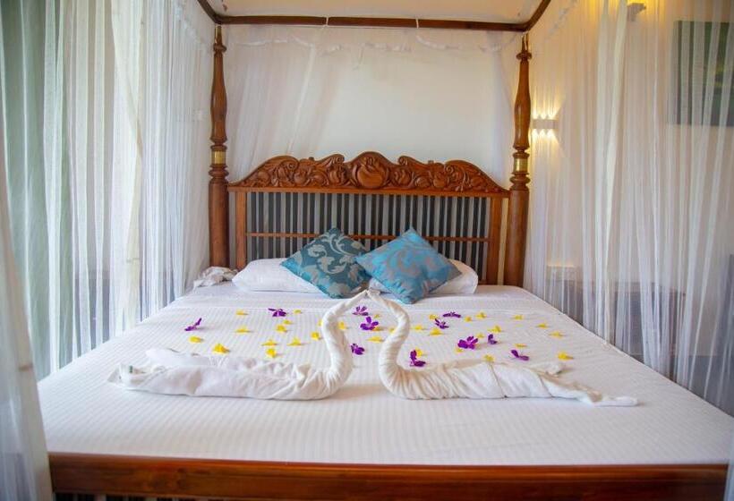 Bed and Breakfast Laluna Eco Resort Pvt Ltd