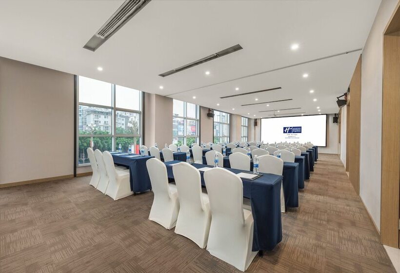 בית מלון כפרי Holiday Inn Express   Xichang City Center, An Ihg