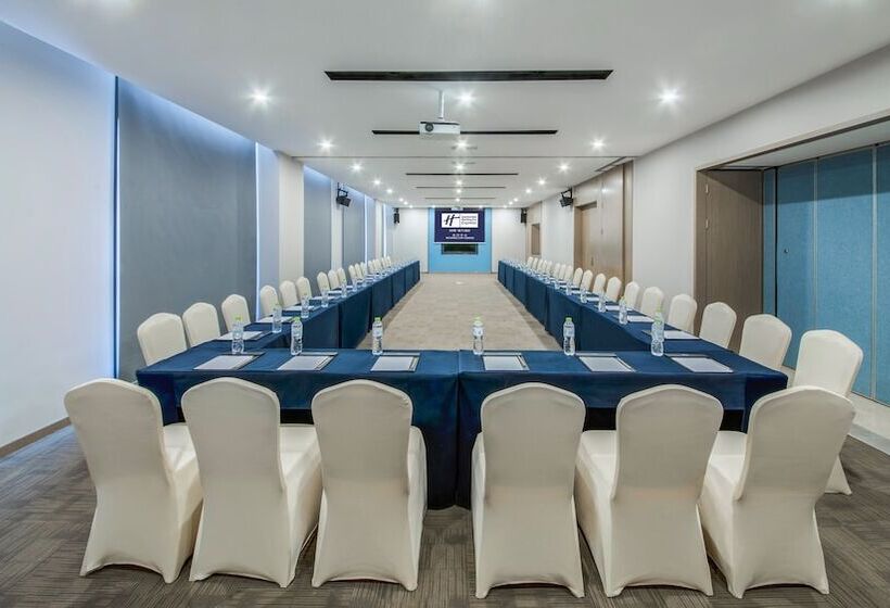 בית מלון כפרי Holiday Inn Express   Xichang City Center, An Ihg