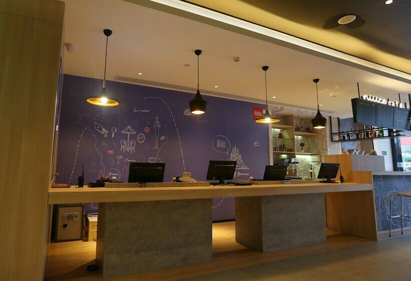 هتل Ibis Haikou Injoy Plaza