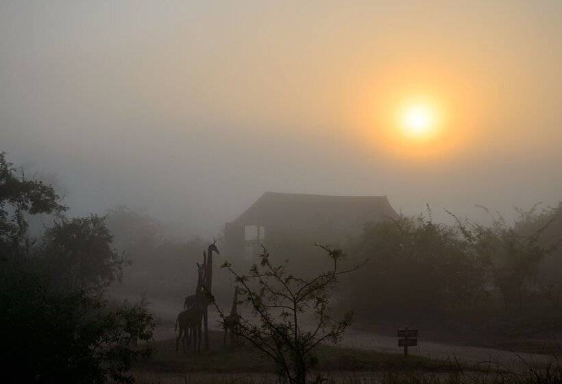 Отель Ndhula Luxury Tented Lodge