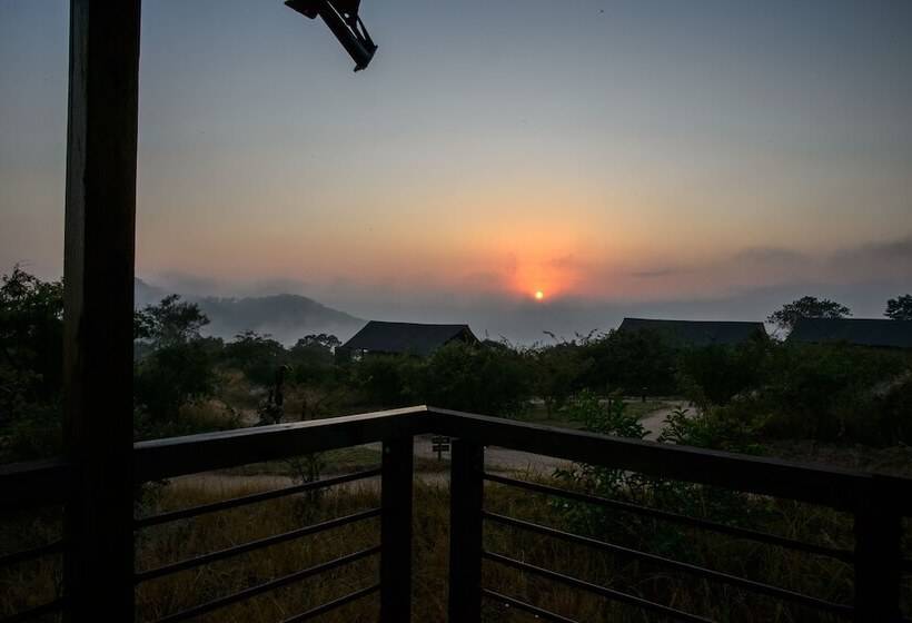 Отель Ndhula Luxury Tented Lodge