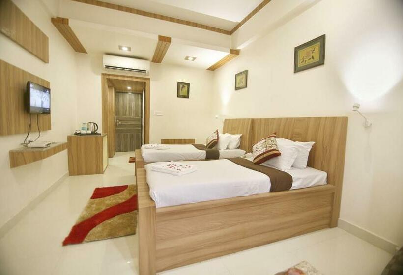 ホテル Sheetal Regency,near Janambhumi