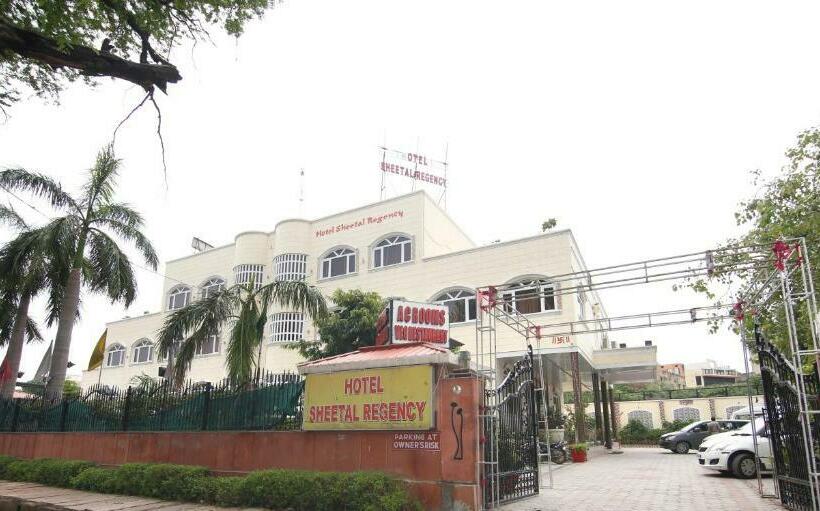 ホテル Sheetal Regency,near Janambhumi