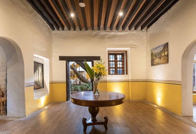 Отель Los Camilos