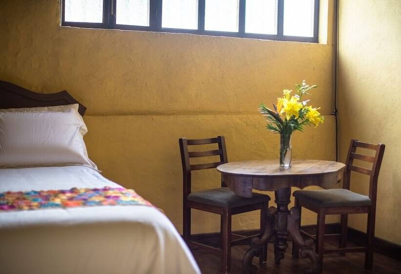 Отель Los Camilos