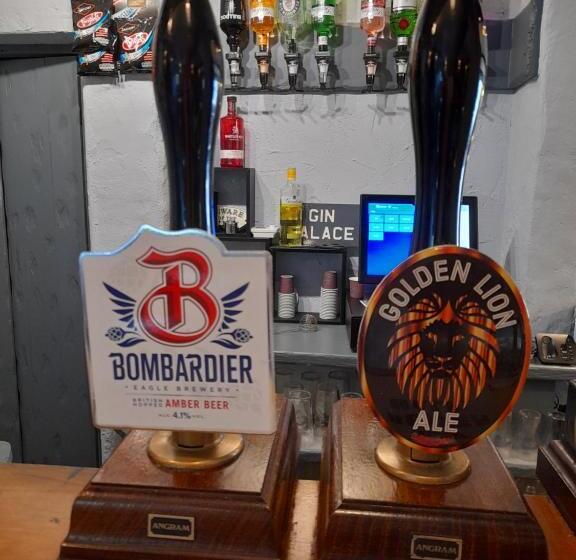 فندق The Golden Lion Inn