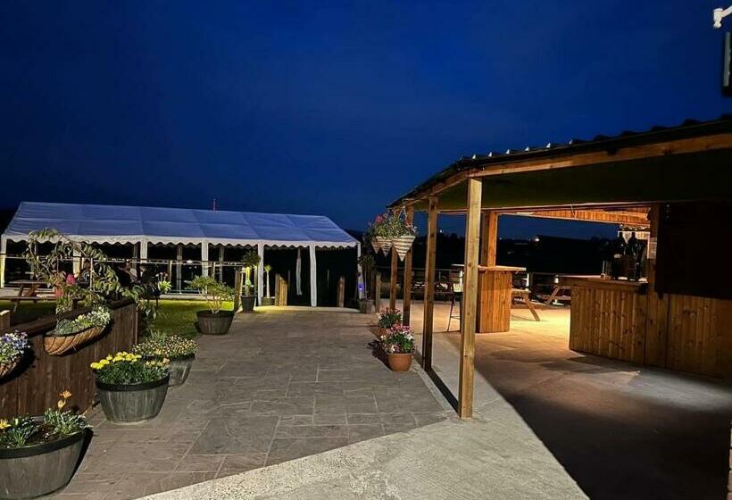 Отель The Hinds Head