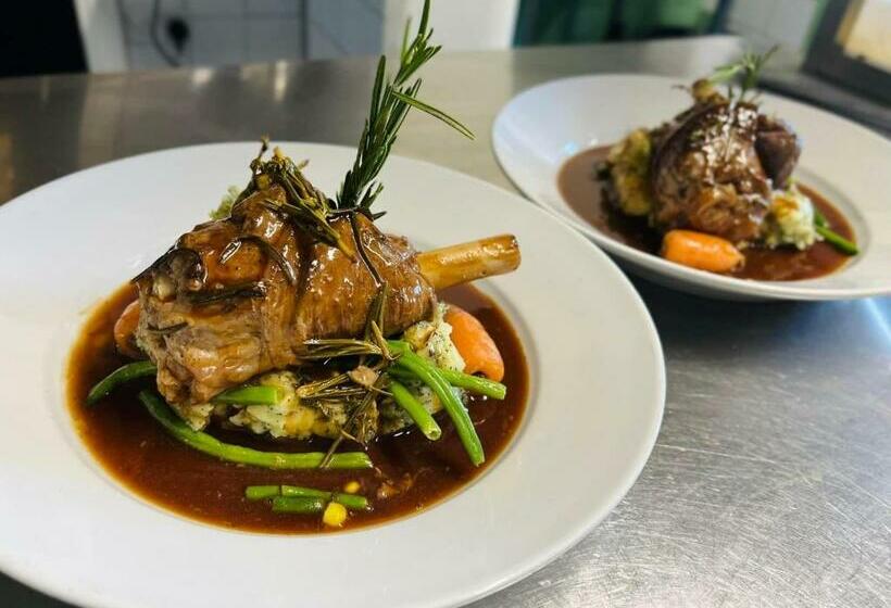 Отель The Hinds Head