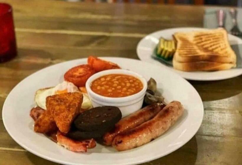 Отель The Hinds Head