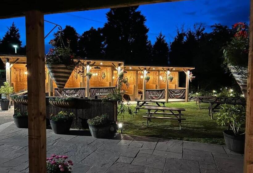 Отель The Hinds Head