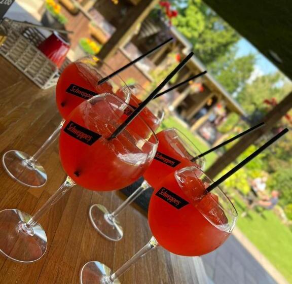 Отель The Hinds Head