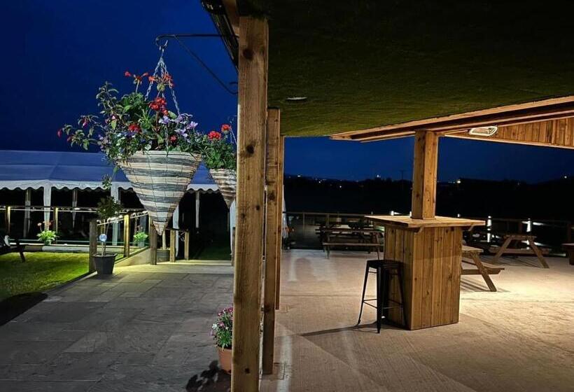 Отель The Hinds Head