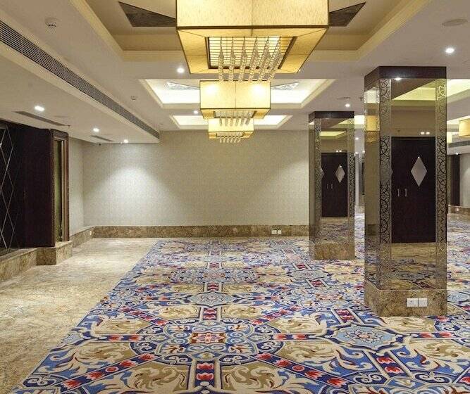 호텔 The Royal Phular