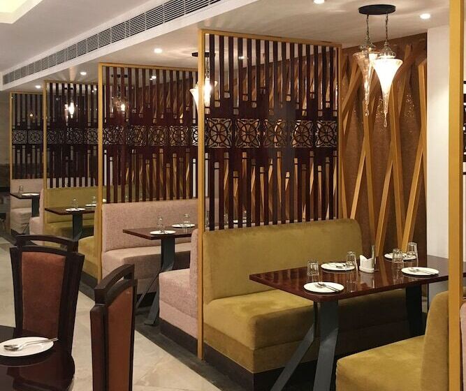 호텔 The Royal Phular