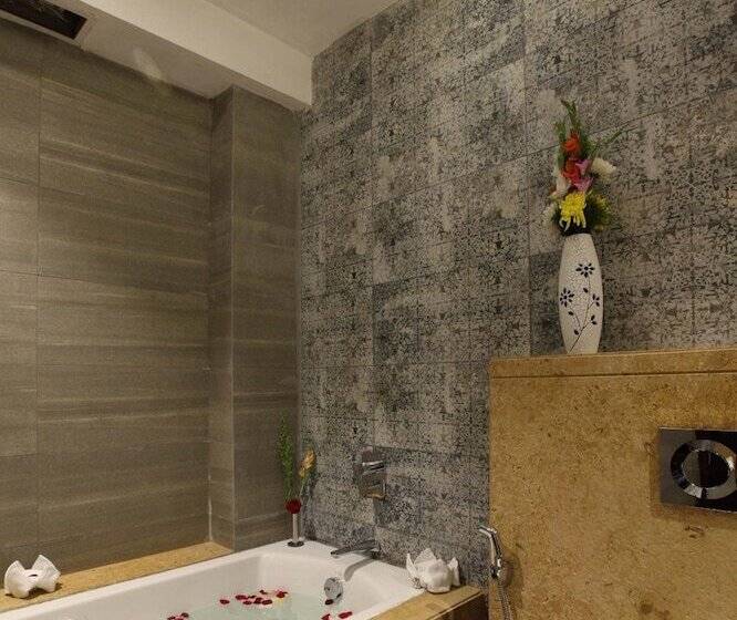 호텔 The Royal Phular