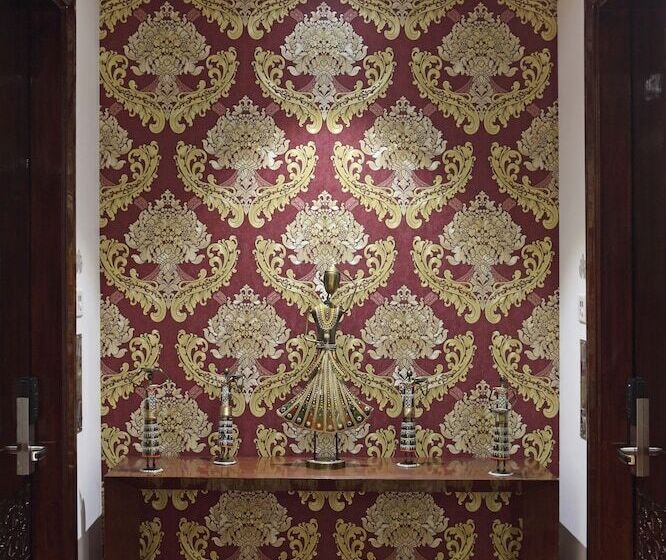 호텔 The Royal Phular