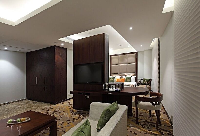 호텔 The Royal Phular