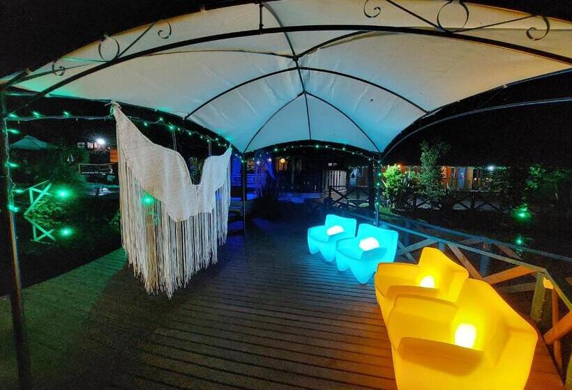 پانسیون Pousada Jardim Do Buda   Café E Piscina