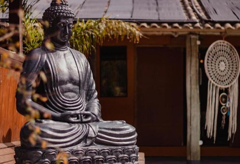 پانسیون Pousada Jardim Do Buda   Café E Piscina