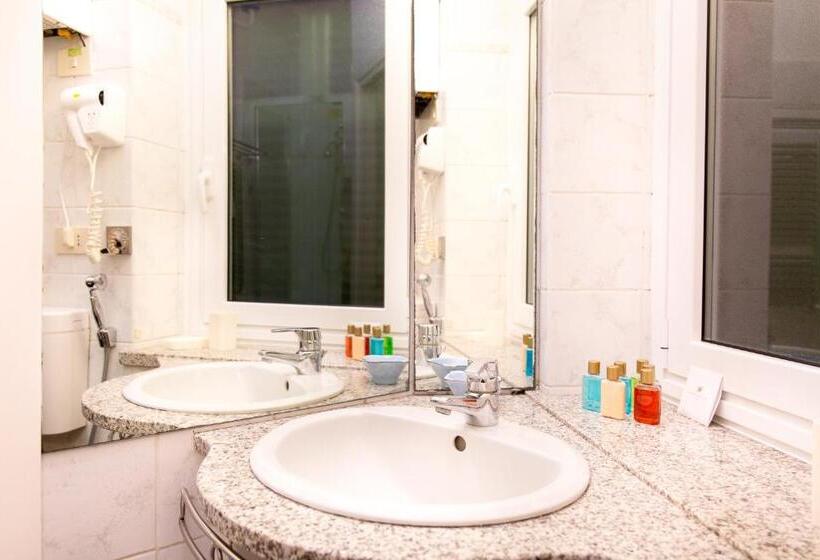 پانسیون Sea View Suites   Francamaria Rooms