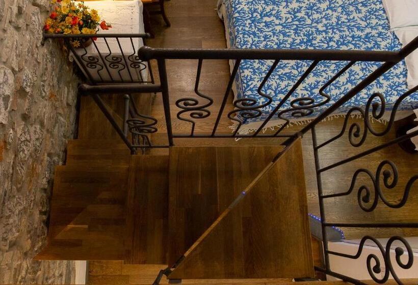 پانسیون Sea View Suites   Francamaria Rooms