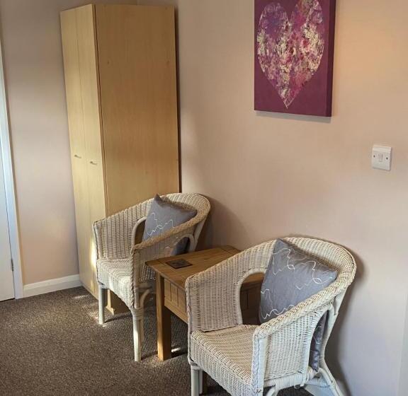 פנסיון White Heather Guest House