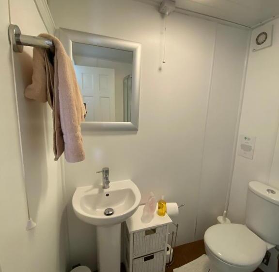 פנסיון White Heather Guest House