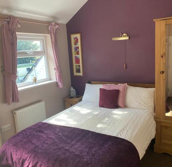 بنسيون White Heather Guest House