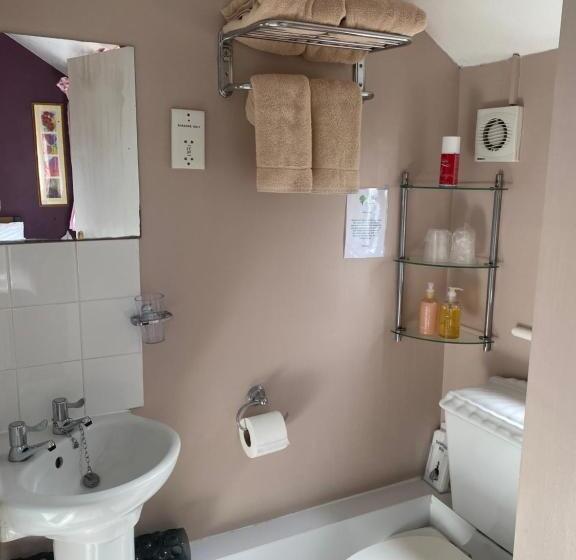 פנסיון White Heather Guest House