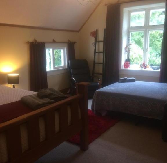 تختخواب و صبحانه Annandale Manor