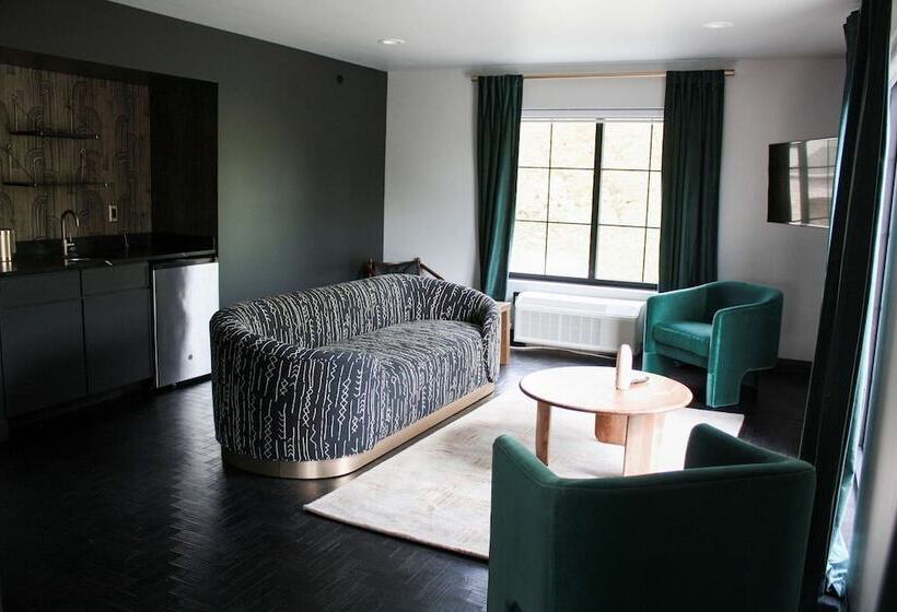 The Inn Hotel, Ascend Hotel Collection