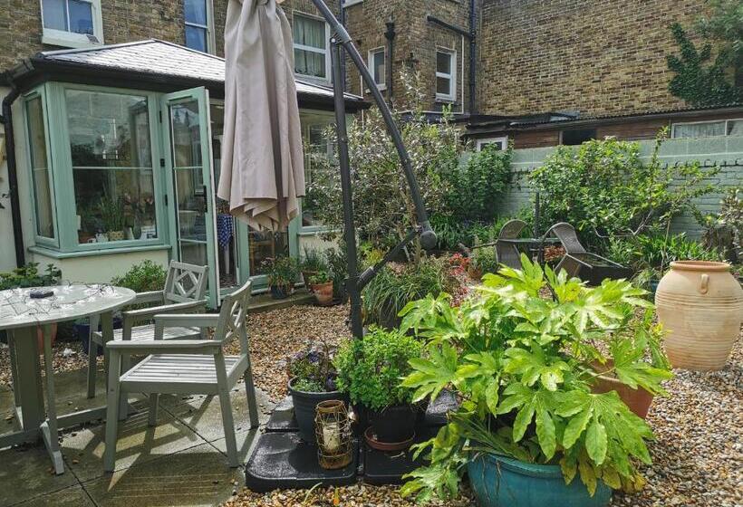 住宿加早餐  Rosslyn Court