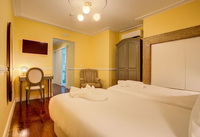 تختخواب و صبحانه Solar Dos Poetas