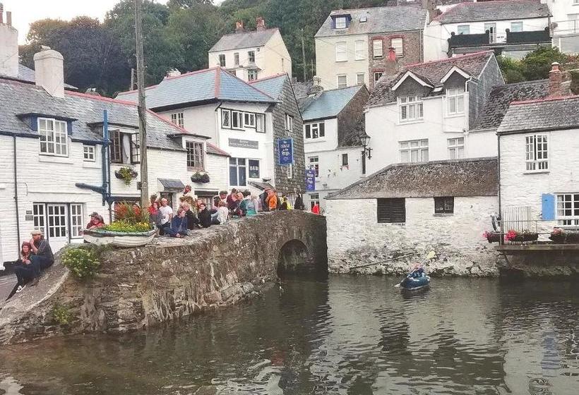 민박 The House On The Props