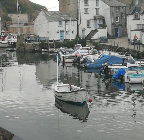 민박 The House On The Props