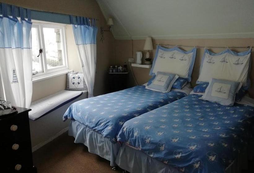 민박 The House On The Props