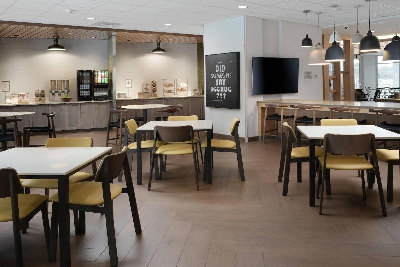 هتل Fairfield Inn & Suites By Marriott El Dorado