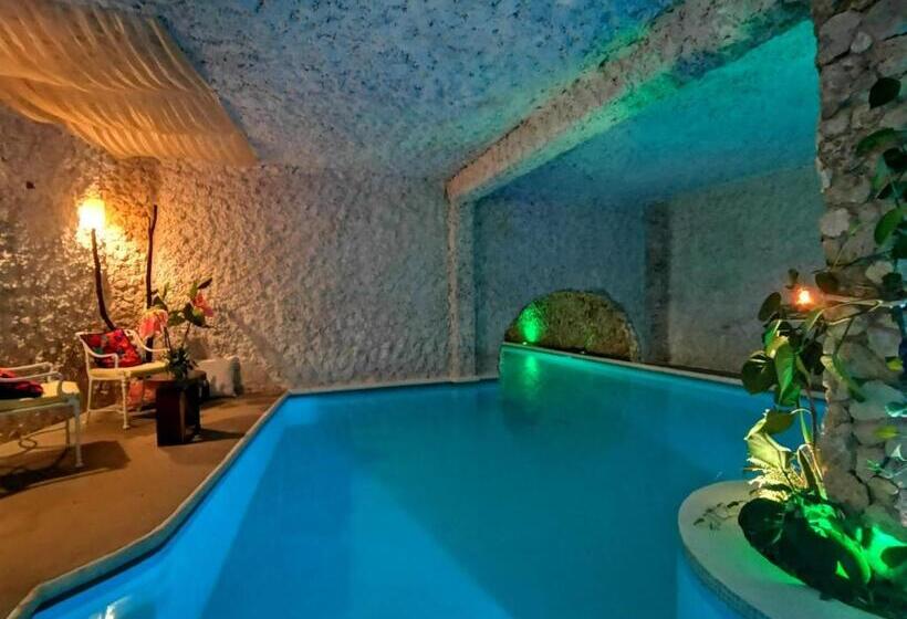 هتل Mayan Majesty Boutique