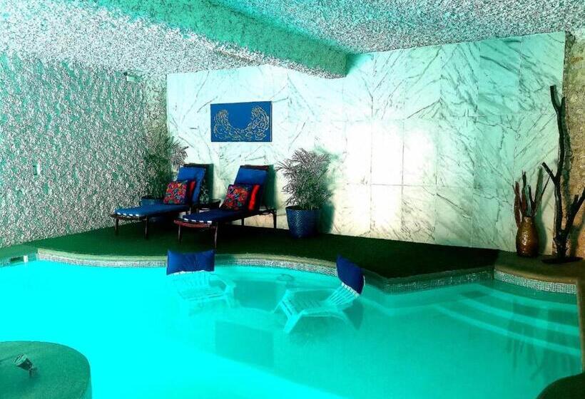 هتل Mayan Majesty Boutique