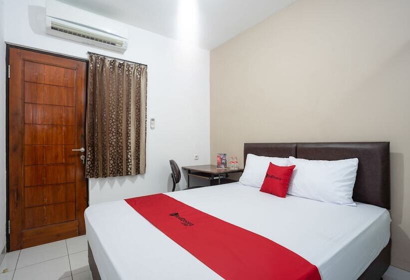 Пансион Reddoorz Near Eka Hospital Bsd City