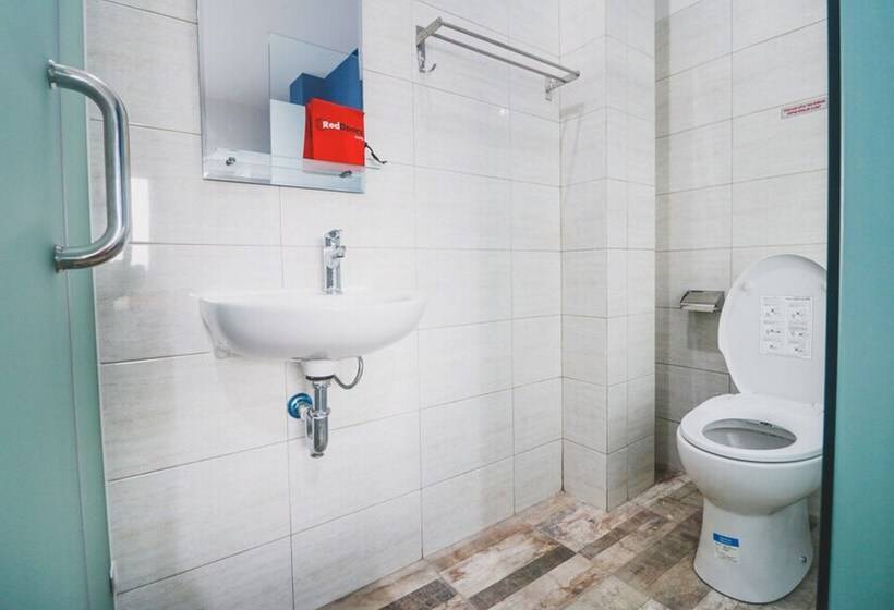 Пансион Reddoorz Plus Near Living Plaza Jababeka