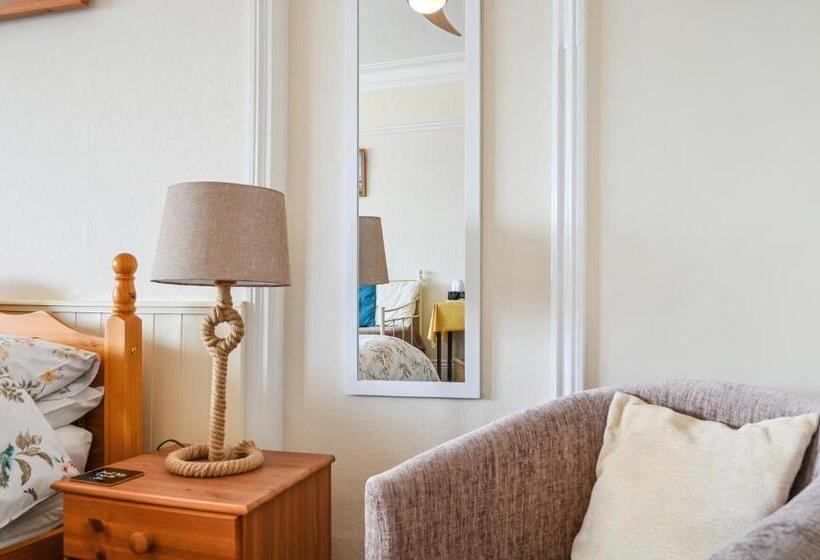 פנסיון Trevarner Guest House