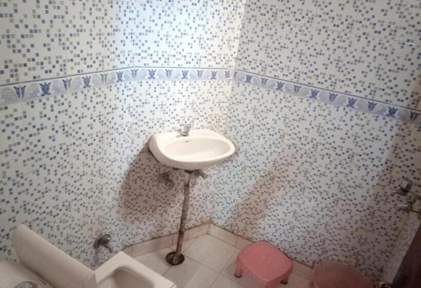 Пансион Yash Guest House 01 Minute Walk In Nizamuddin Railway Station