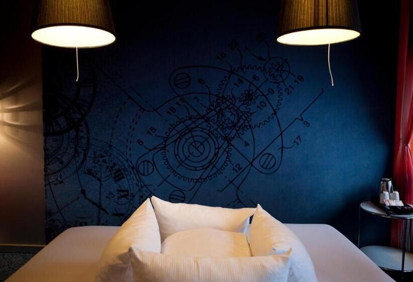 Skotel Amsterdam, Hotelschool The Hague