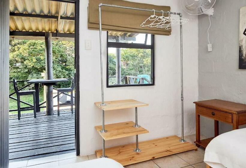 הוסטל First Group Hole In The Wall Backpackers