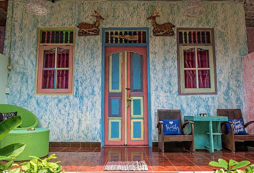 הוסטל Lovina Loca