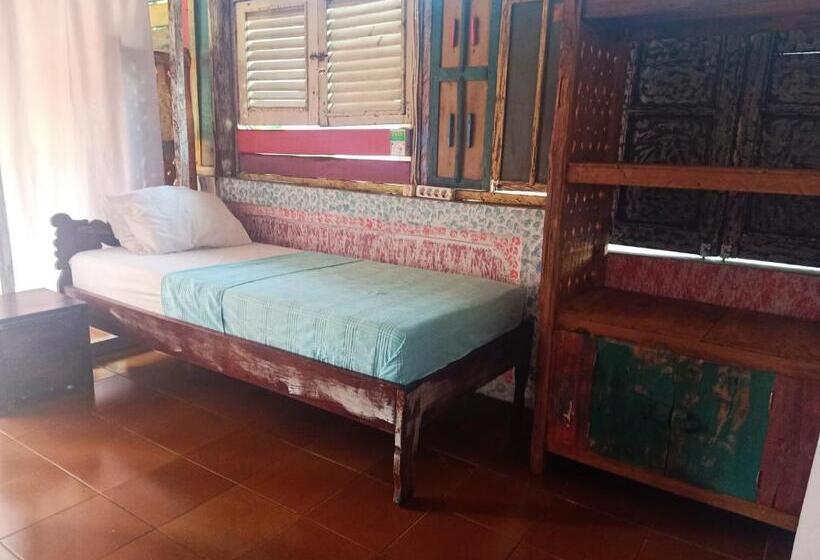 הוסטל Lovina Loca