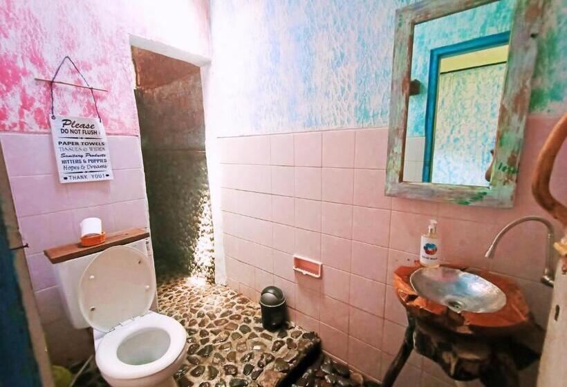 הוסטל Lovina Loca