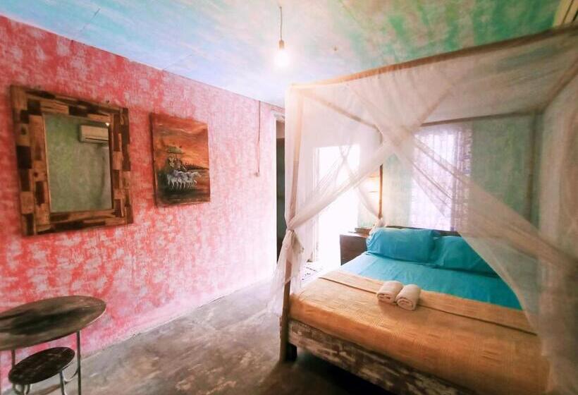 הוסטל Lovina Loca